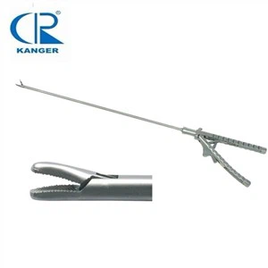 Naaldhouder met axiale handgreep en spoelpoort, kaakbochten naar links